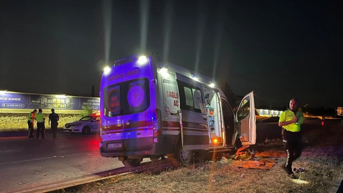 Malatya'da hasta taşıyan ambulans kaza yaptı, 3 kişi yaralandı