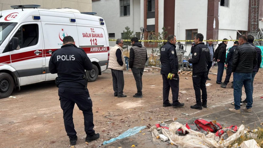 Malatya'da iskele çöktü: 2 işçi hayatını kaybetti