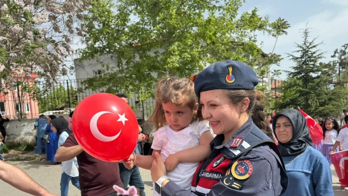 Malatya'da jandarma personeli çocuklarla 23 Nisan'ı kutladı