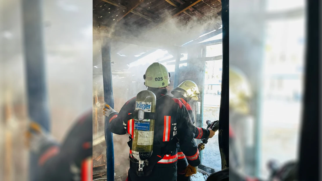 Malatya'da korkutan çatı yangını