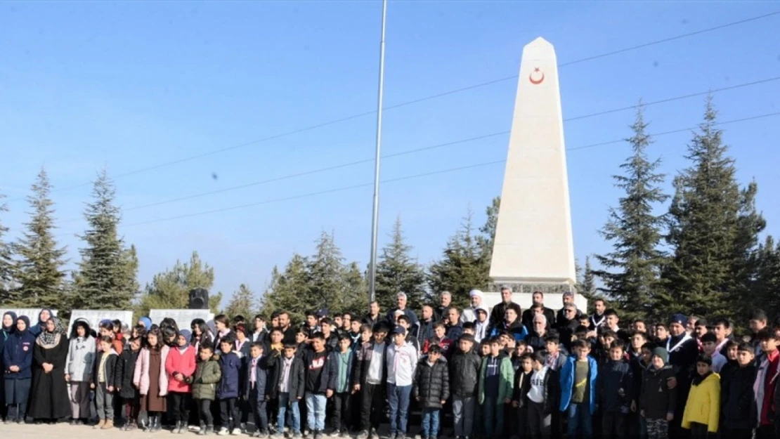 Malatya'da öğrenciler şehitliği ziyaret etti