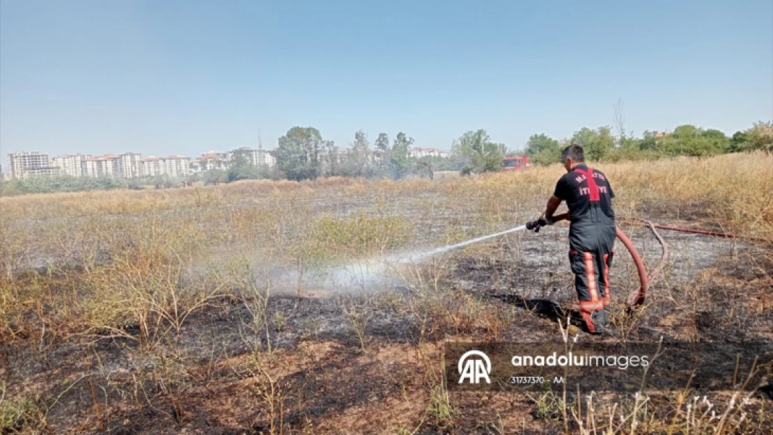 Malatya'da otluk alanda çıkan yangın söndürüldü