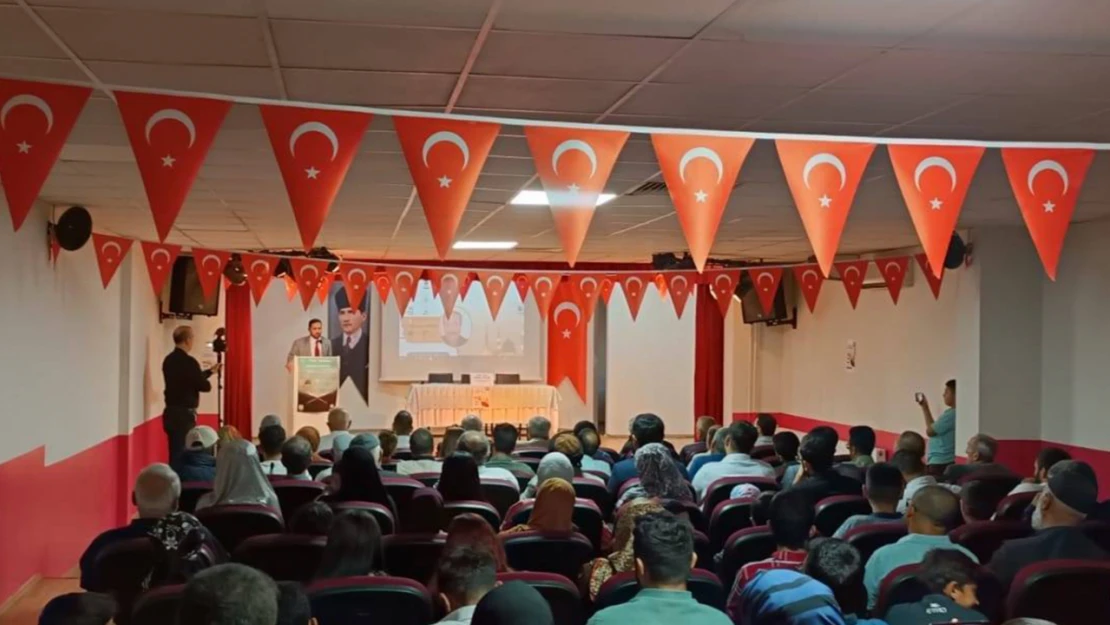 Malatya'da 'Peygamberimiz ve Şahsiyet İnşası' konferansı düzenlendi