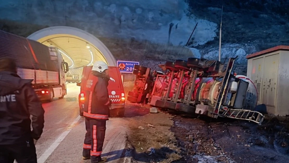 Malatya'da tanker ve kamyonetin çarpıştığı kazada iki kişi yaralandı