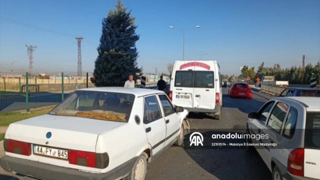 Malatya'da zincirleme trafik kazasında 5 kişi yaralandı