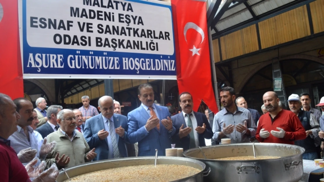 Bakırcılar Çarşısı'nda geleneksel aşure etkinliği yapıldı