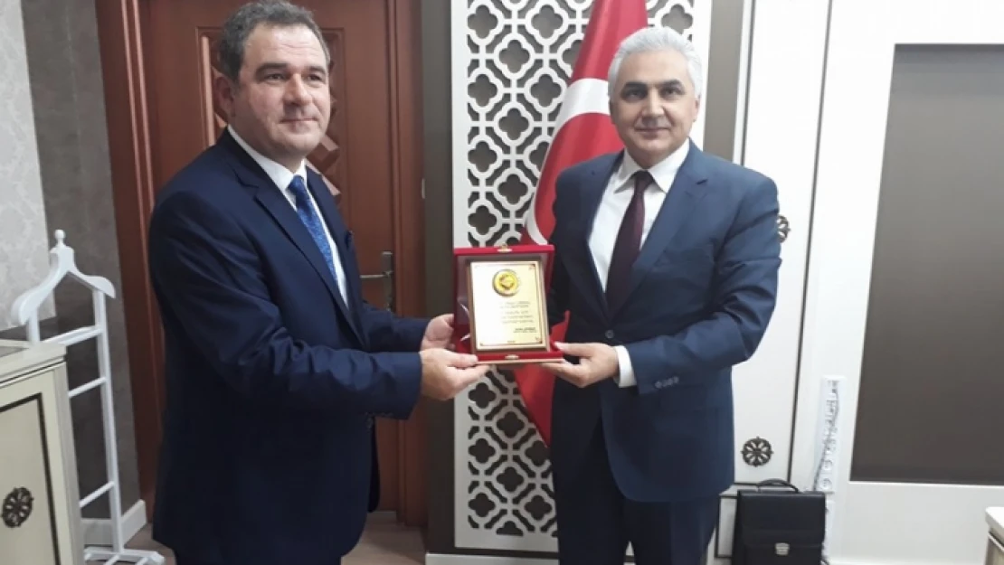 BİMYAD'dan İl Emniyet Müdürü Dr.Ömer Urhal'a Plaket