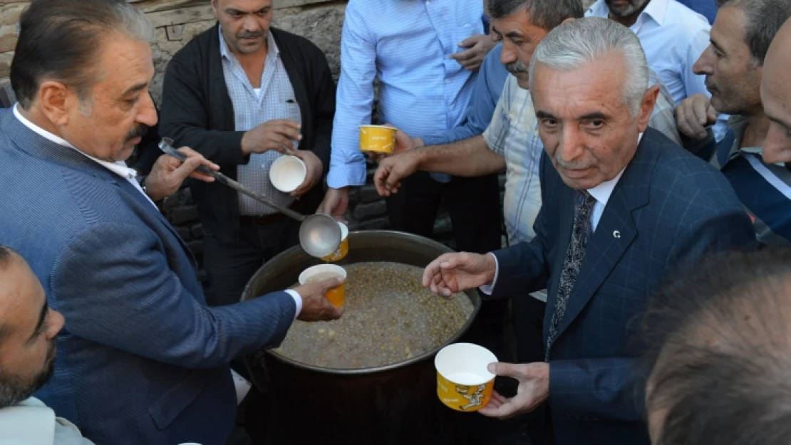 Küçük Sanayi Sitesi'nde aşure ikramı