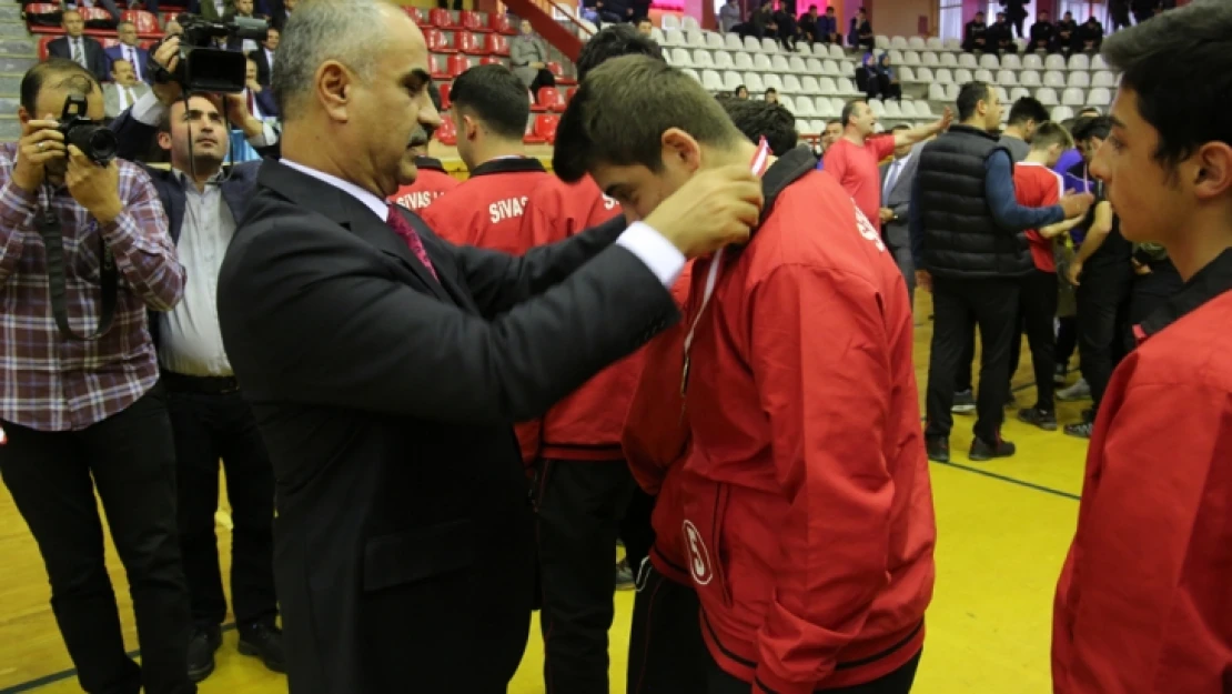 Turnuvaya Katılan Öğrencileri Başkan Aydın Çanakkale'ye Gönderiyor…