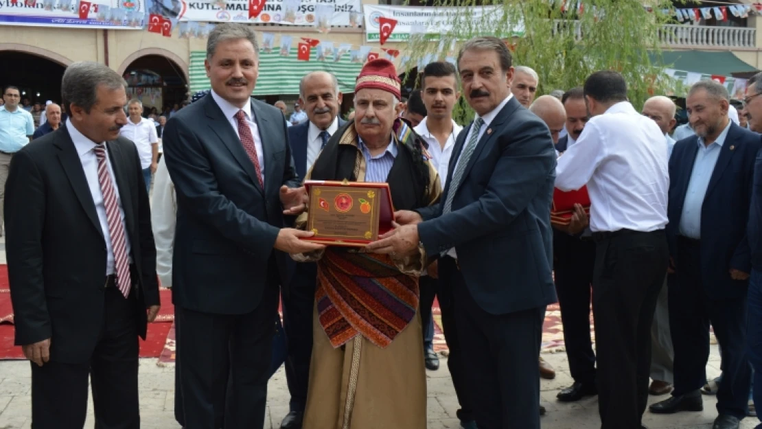 Şed Kuşatma Töreni Yapıldı, Yılın Ahileri Ödüllerini Aldı