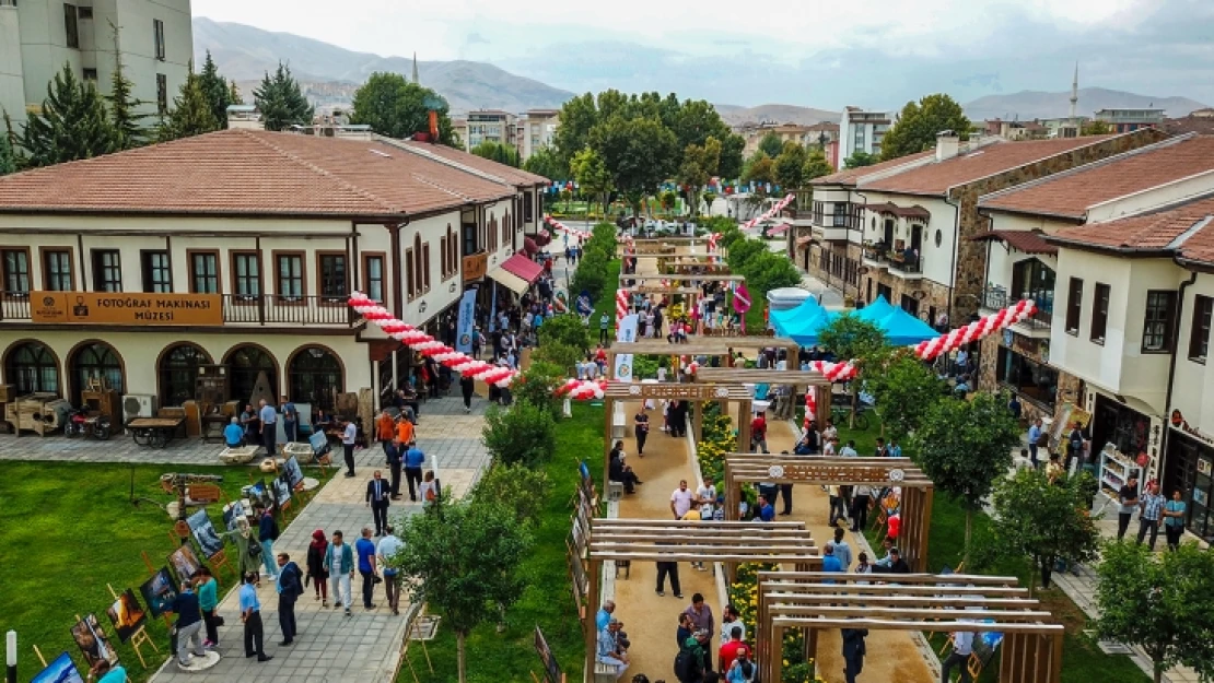 Türkiye'nin En Büyük Fotoğraf Makinası Müzesi Açıldı