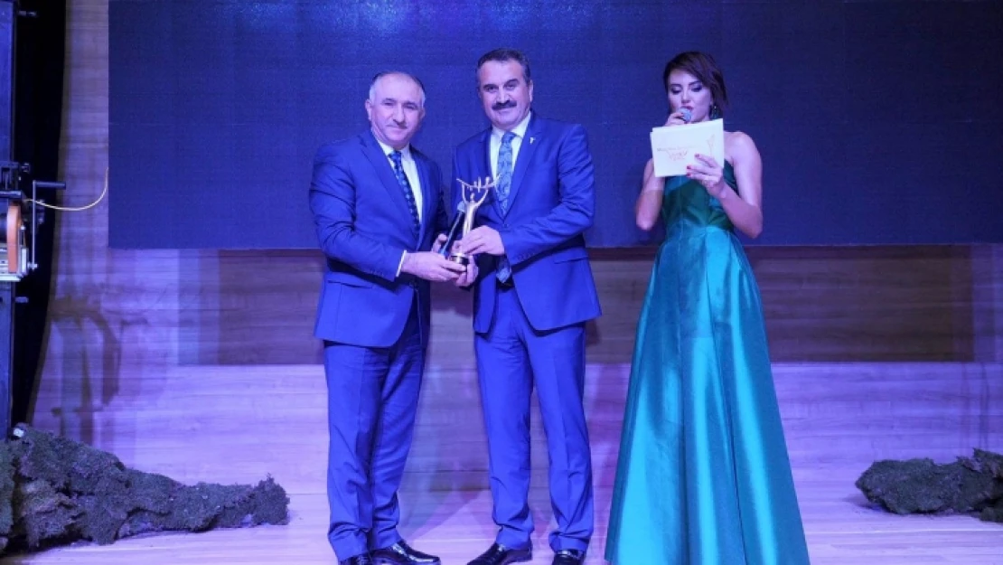 Kadri Gündeş'e Uluslararası Tanıtım Oscarı ödülü