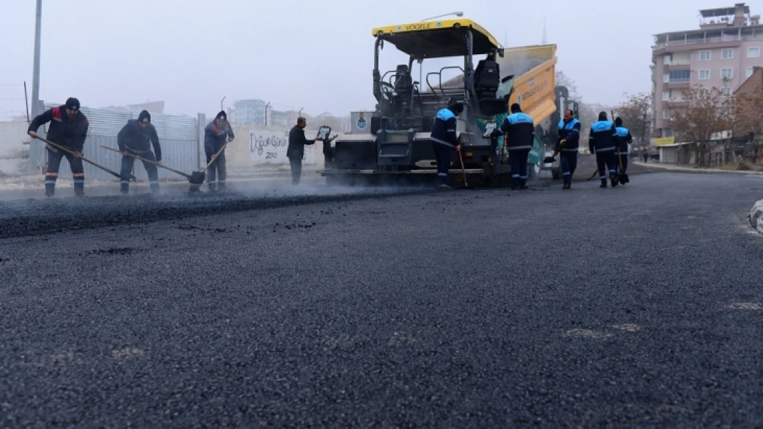 Üçbağlar Mahallesi Kitap Sokakta Sıcak Asfalt Serimi Yapıldı