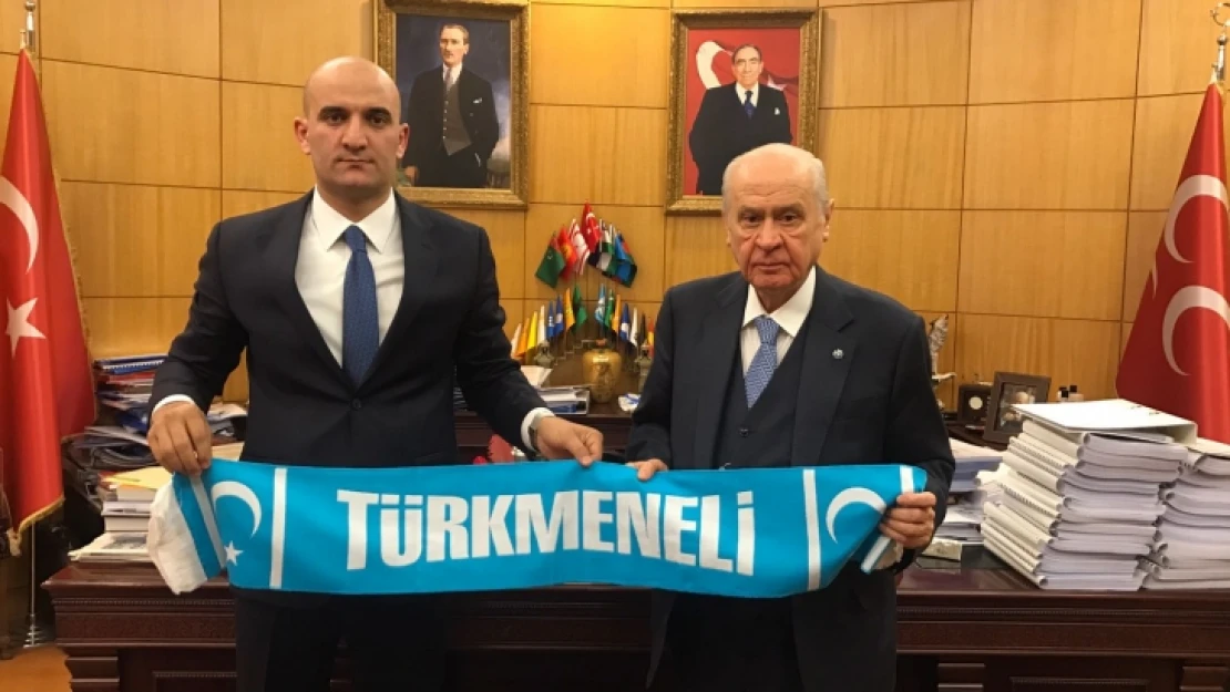 Başkan Kılavuz Arsa Tahsis Evraklarını MHP Lideri Bahçeli'ye Teslim Etti