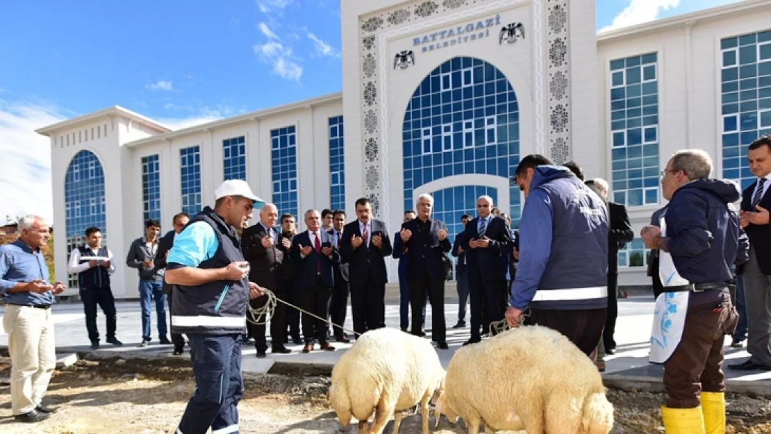 Battalgazi Belediyesi için Kurban kesildi.