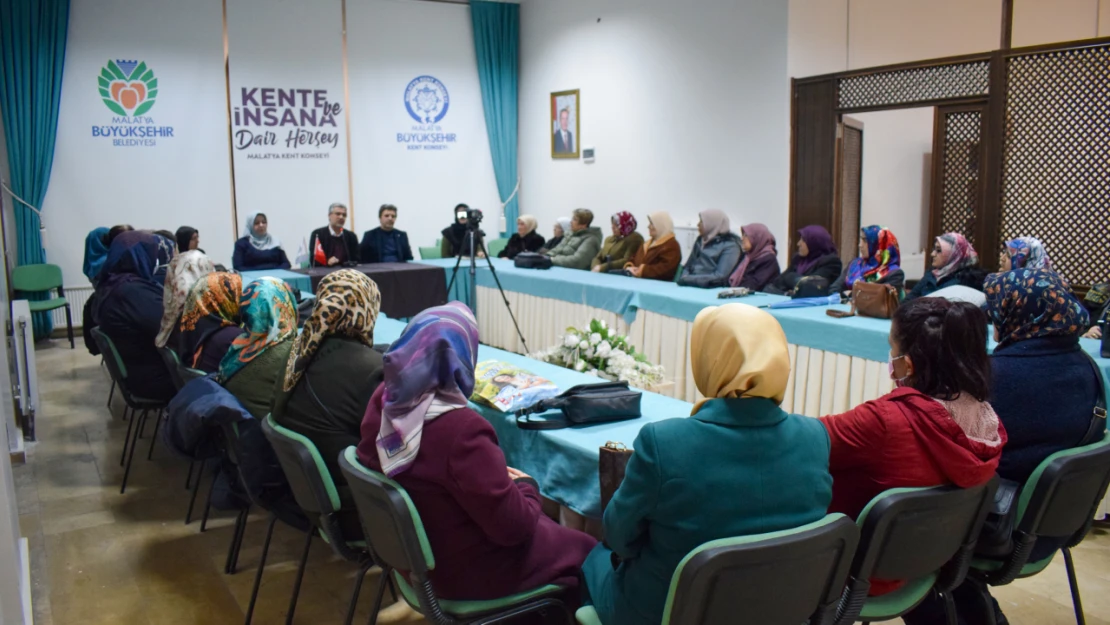 Malatya Kent Konseyi Kadın Meclisi 'Yardımlaşma Ve Gönüllülük' Konulu Program Düzenlendi