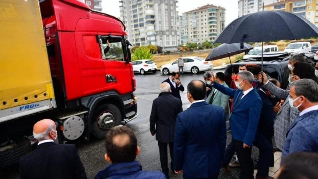 Malatya'lı Depremzede İle Telefon Görüşmesi Gerçekleştirdi