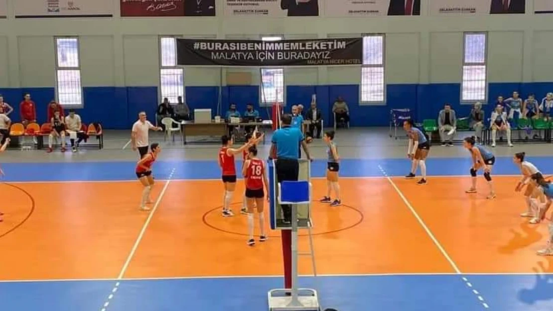 Malatya Nicer Hotel Voleybol Takımı  Zerenspor'a 3-0 Mağlup Oldu .