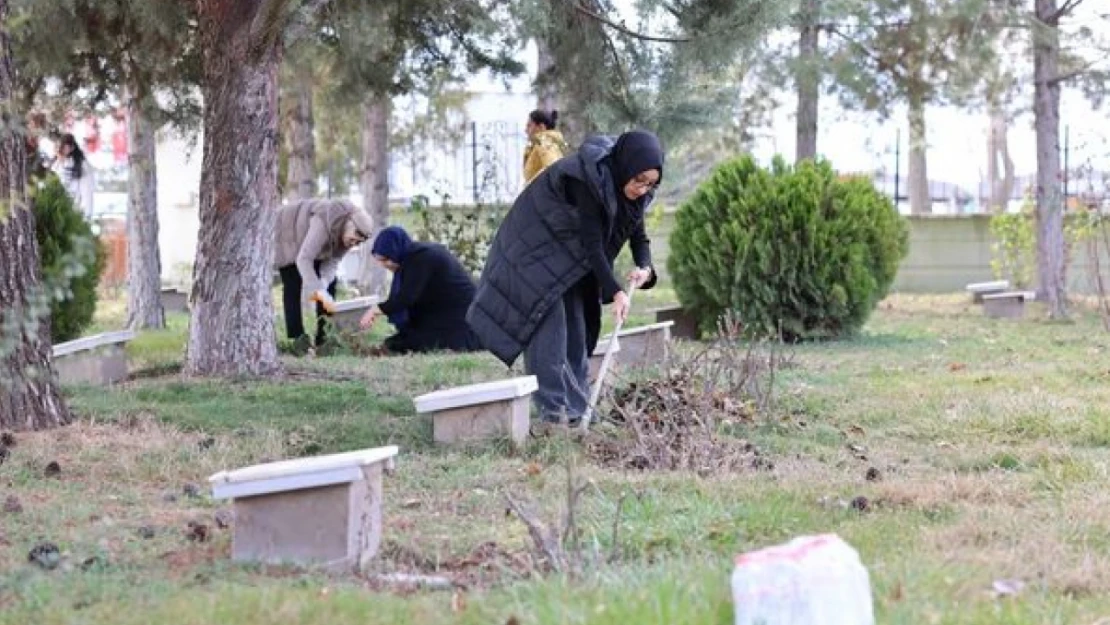 Malatya Şehitliği Yeşil Alanının Yıllık Bakımı Yapıldı