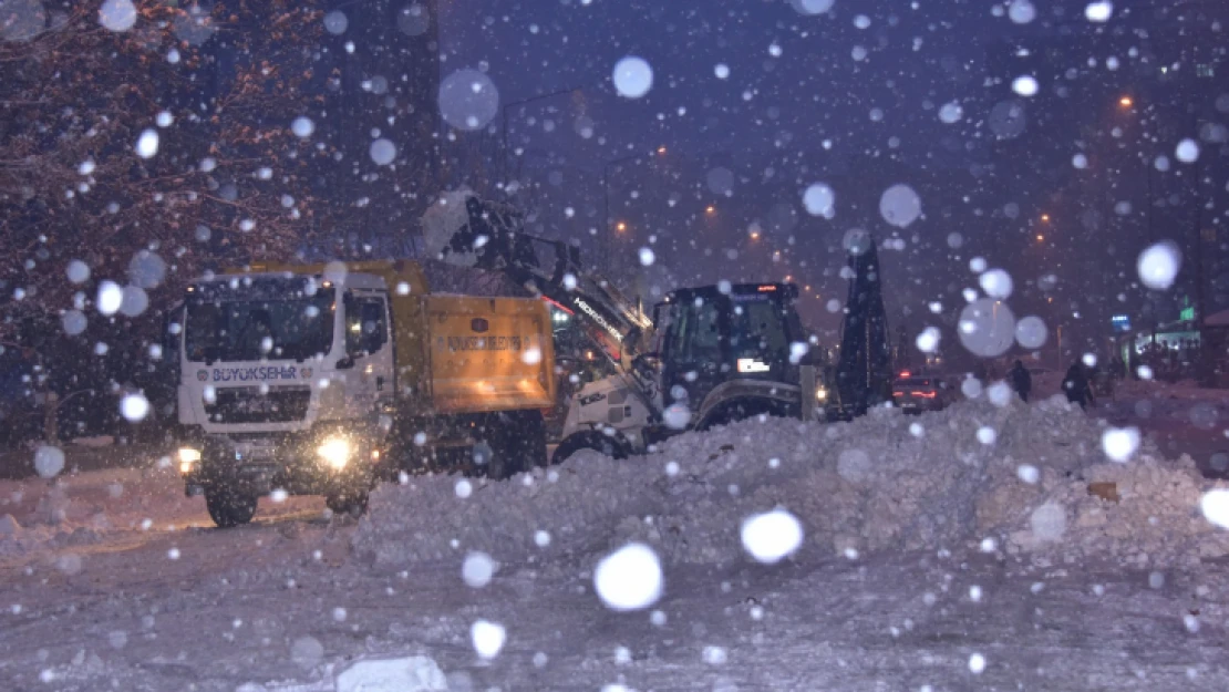 Maski Ekiplerinden Kar Temizliğine Tam Destek