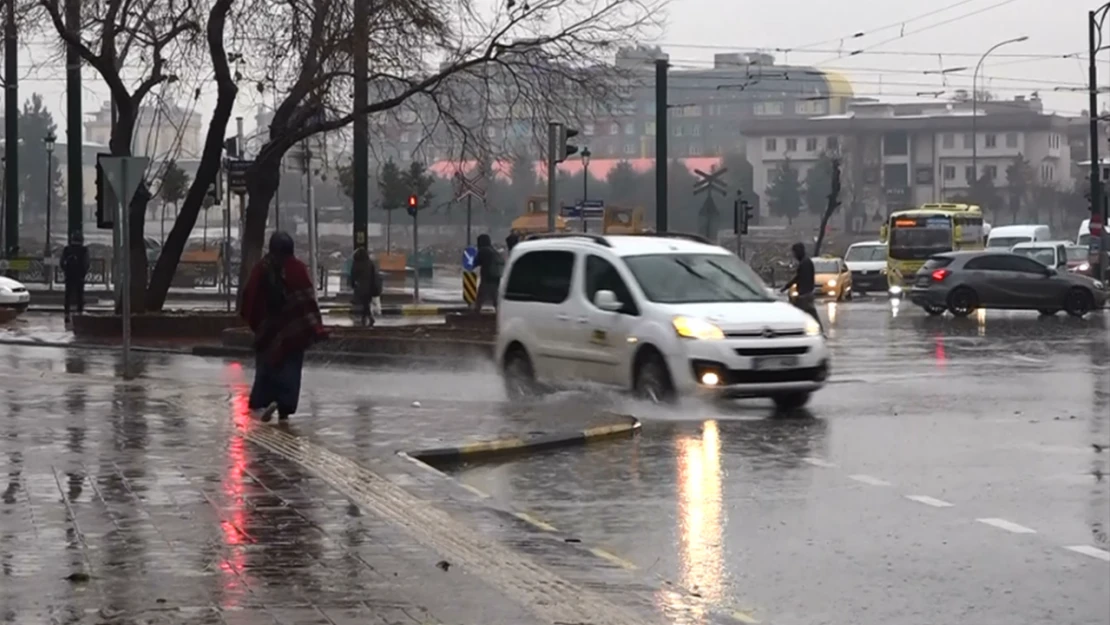 Meteorolojiden 'kuvvetli' yağış uyarısı