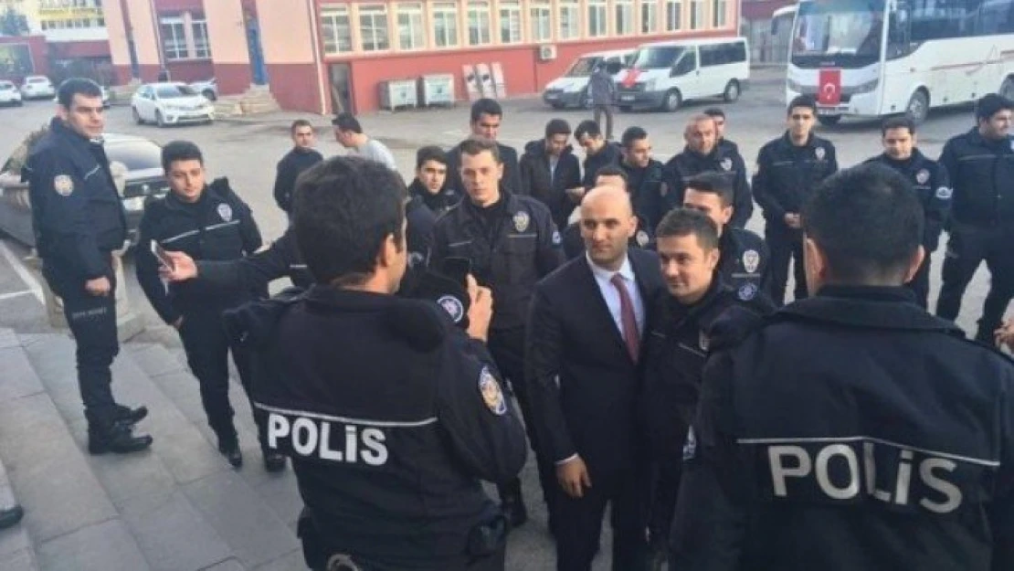 MHP'li Kılavuz : 'Polis Gözbebeğimiz'