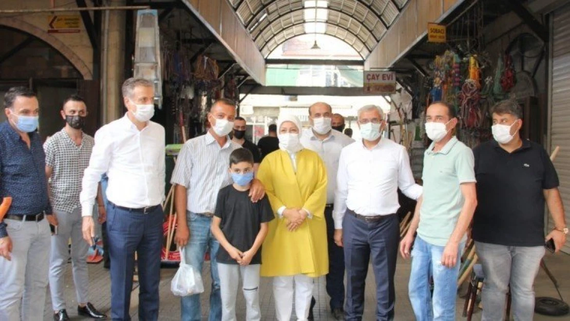 Milletvekili Çalık, Bakırcılar Çarşısı esnafını gezdi