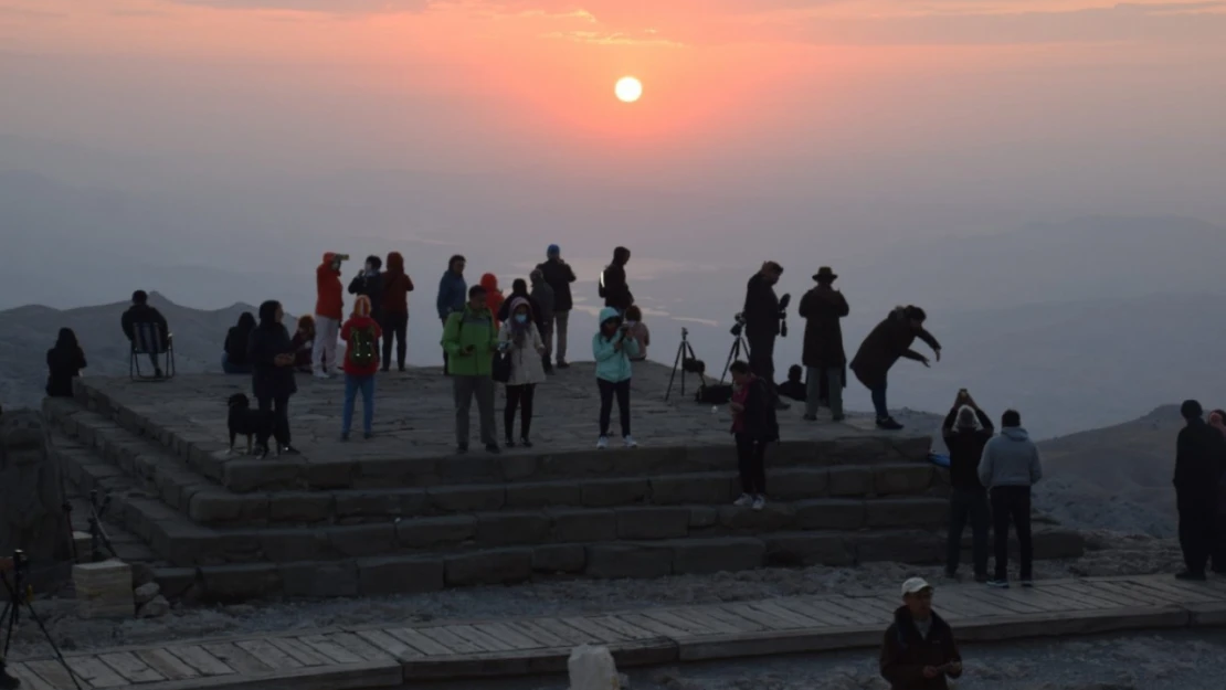 Nemrut Dağı'na ziyaretçi akını