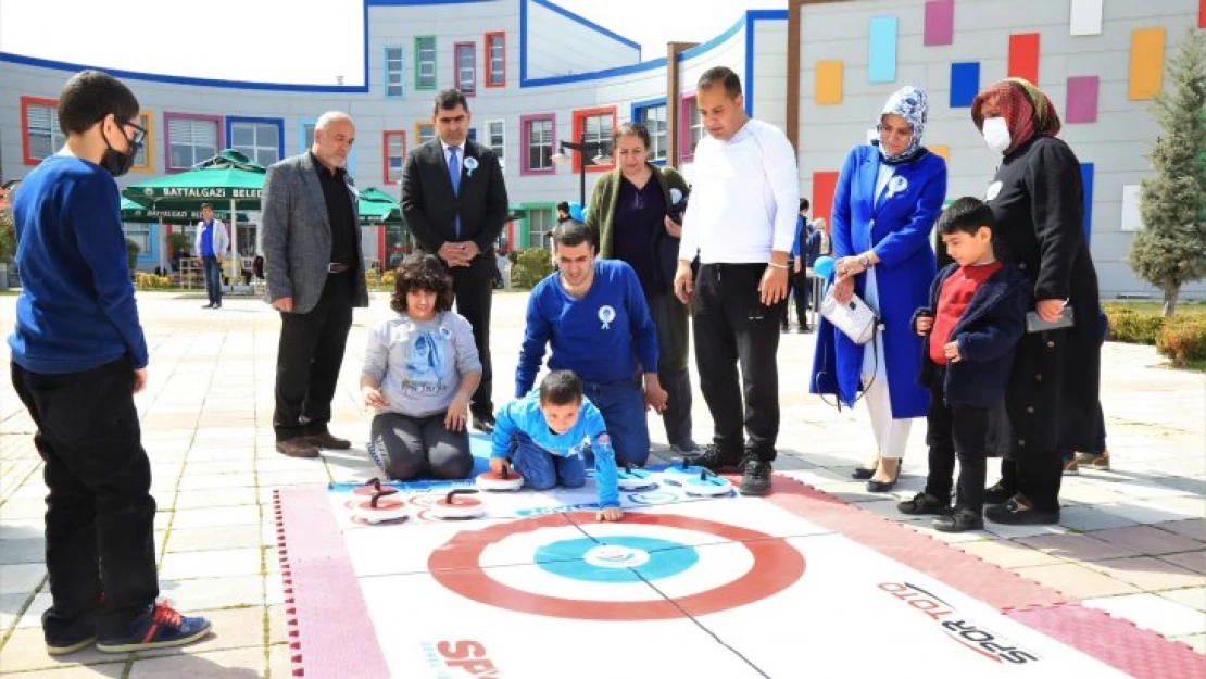 Nisan Dünya Otizm Farkındalık Programı Malatya'da Düzenlendi.