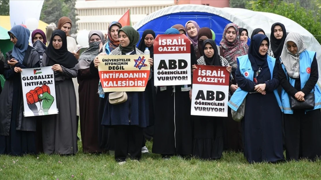 Öğrenciler İsrail'i protesto etti