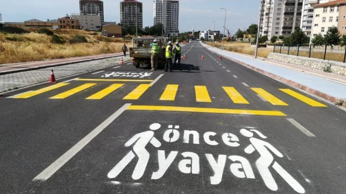 'Öncelik Hayatın, Öncelik Yayanın' projesi Okul Önlerinde devam ediyor