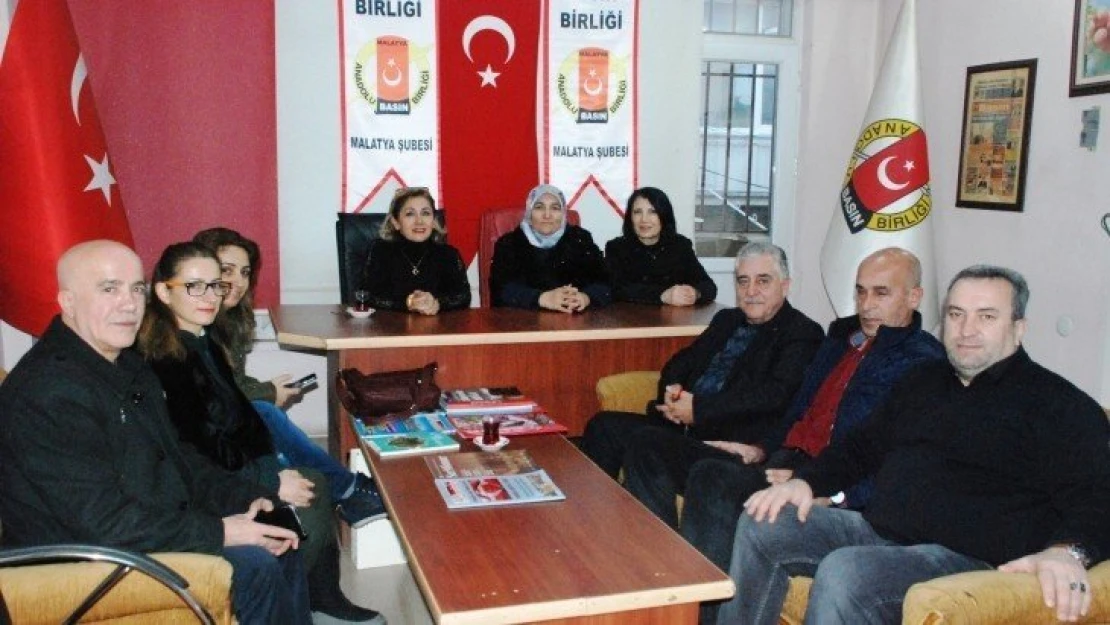 Özceyhan, Özgür Basın Demokrasinin Sesi ve Gücüdür