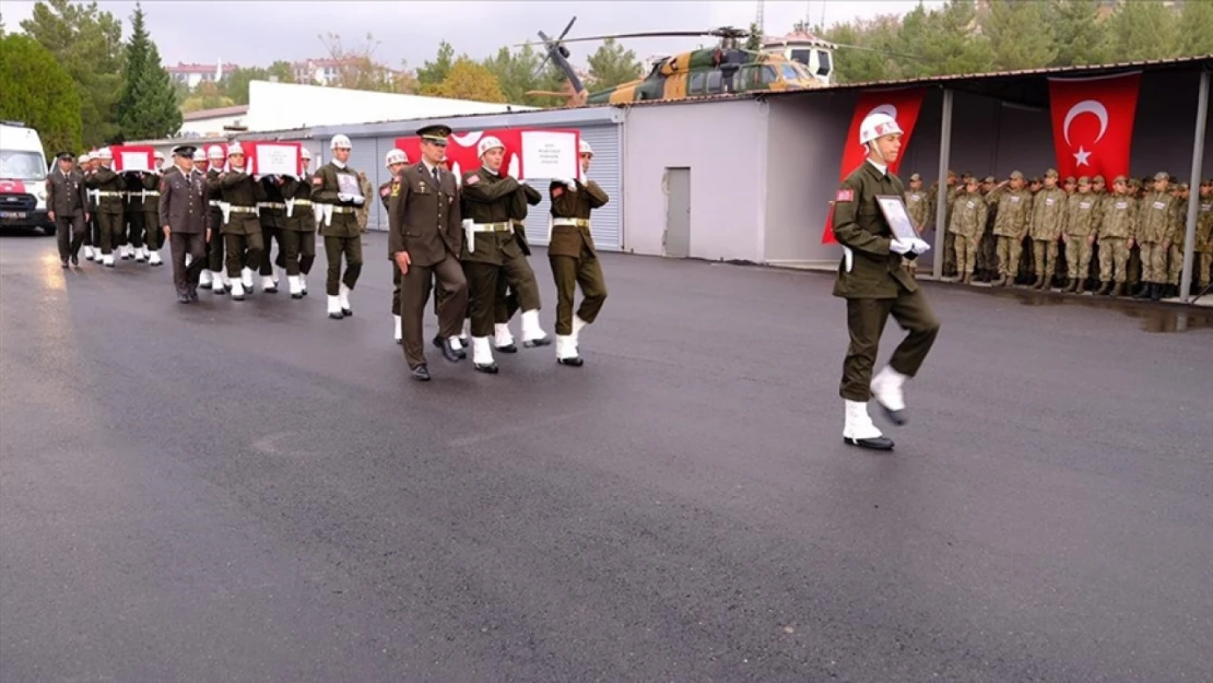 Pençe-Kilit Operasyonu bölgesinde şehit olan 3 asker için Şırnak'ta tören yapıldı