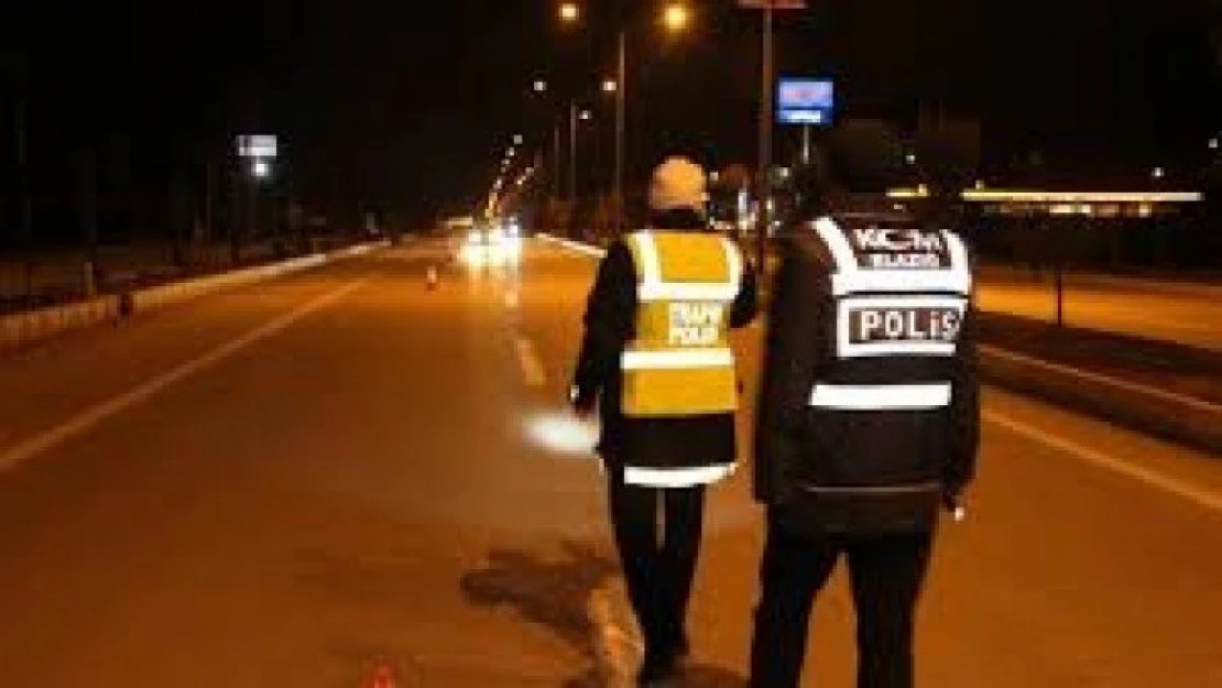 Polis uygulama noktasına araç daldı!