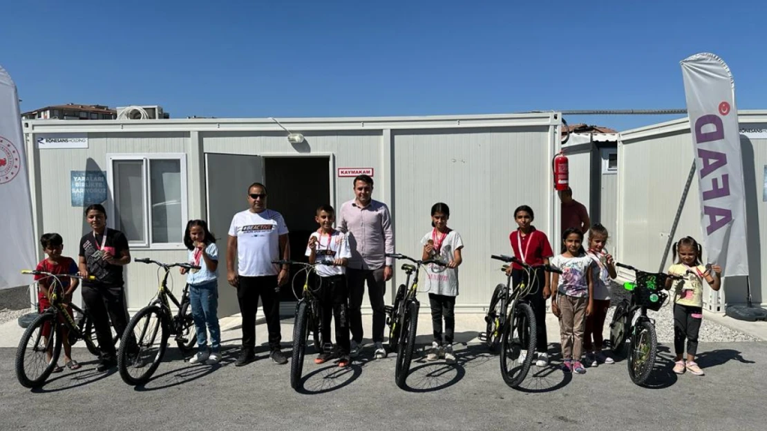 Rönesans Konteynır  Kent Kaymakamı Oğuz Yiğit'ten Karateci Sporculara Büyük Sürpriz