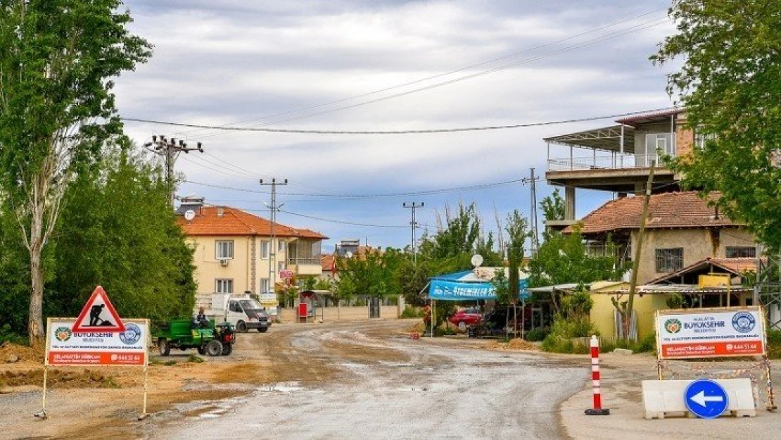 Şahnahan'da 56 km kanalizasyon, 51 km içmesuyu bitti asfalt başladı