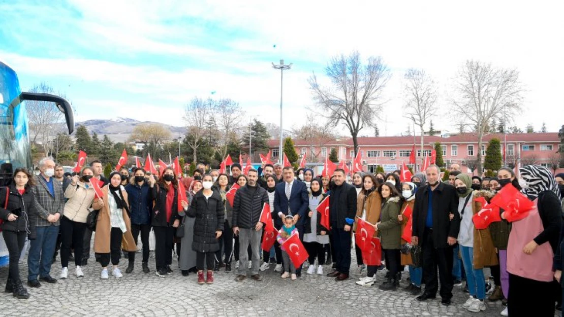 Semt Konaklarında Eğitim Gören 44 Öğrenci Gençlik Kampına Katılmak İçin Çanakkale'ye Uğurlandı