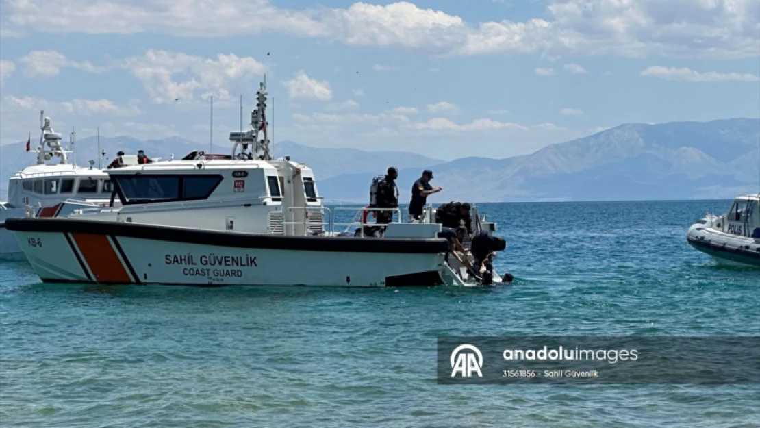 Serinlemek için Van Gölü'ne giren 2 kişi boğuldu