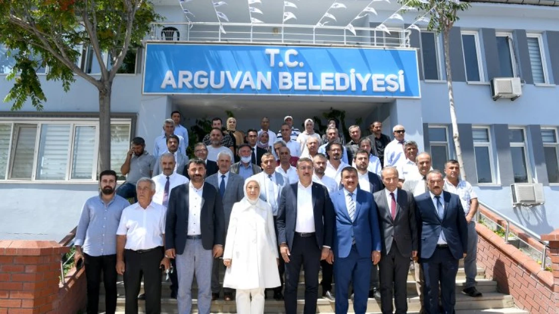 Spor Salonu Temel Atma Törenine katılan heyet Arguvan Belediyesini ziyaret etti