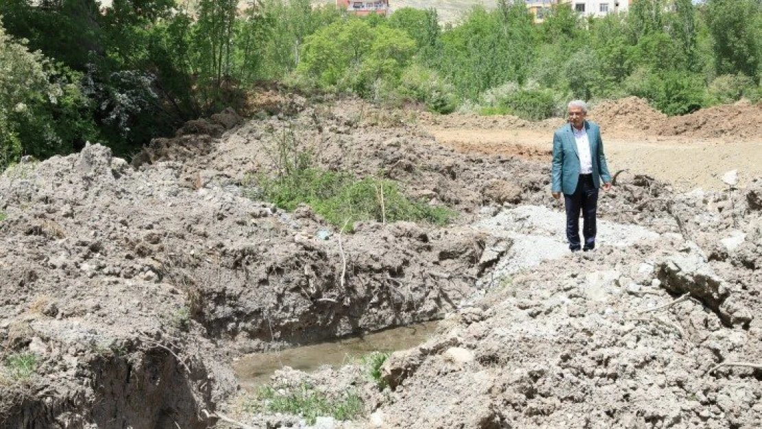 Taştepe-Hanımınçiftliği hattındaki saha çalışmalarını inceledi.