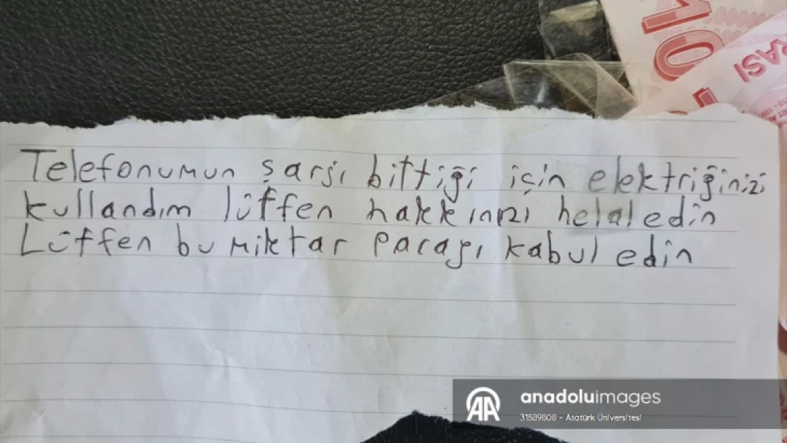 Telefonunu hastanede şarj etti, elektrik parasını bırakıp helallik istedi