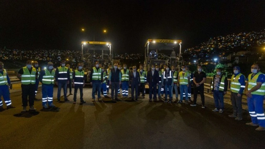 Trafik durdu Büyükşehir yol yaptı