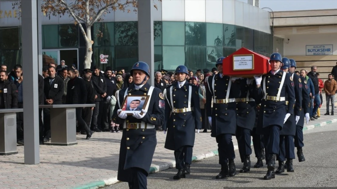 Trafik kazasında şehit olan Uzman Çavuş Elmas, Malatya'da son yolculuğuna uğurlandı