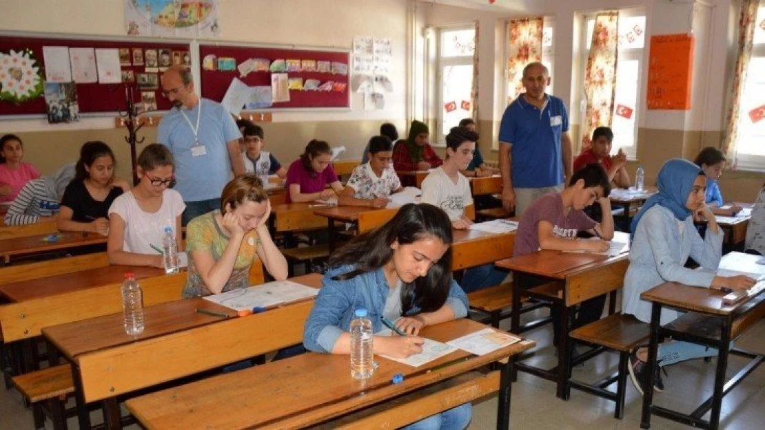 Türkçe sorularının beklendiği gibi matematiğin ise yoğun işlem gerektiren sorulardan oluştu