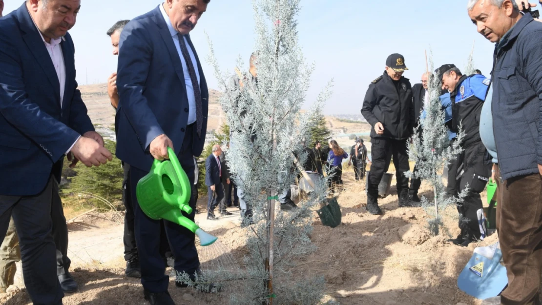 Türkiye Cumhuriyetinin 100. Yıl Dönümü Dolayısıyla 1000 Fidan Toprakla Buluşturuldu