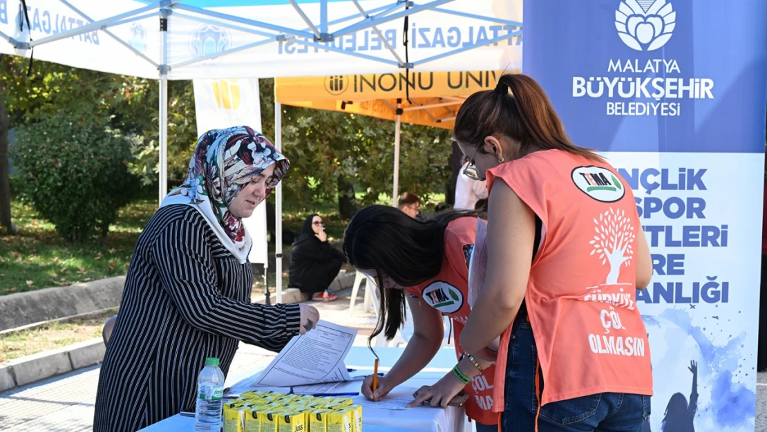 Üniversite Öğrencilerinden  Malatya Büyükşehir Belediyesi Standına Yoğun İlgi