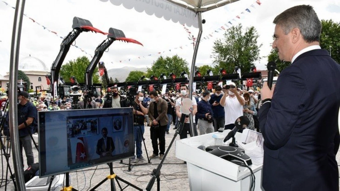 Vali Baruş Büyükşehir Belediyesi Araç Tanıtım Törenine Katıldı