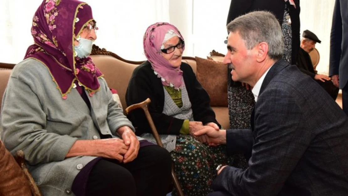 Vali Baruş Huzurevi, Çocuk Evleri ve Şehit Ailelerinin Bayramını Kutladı