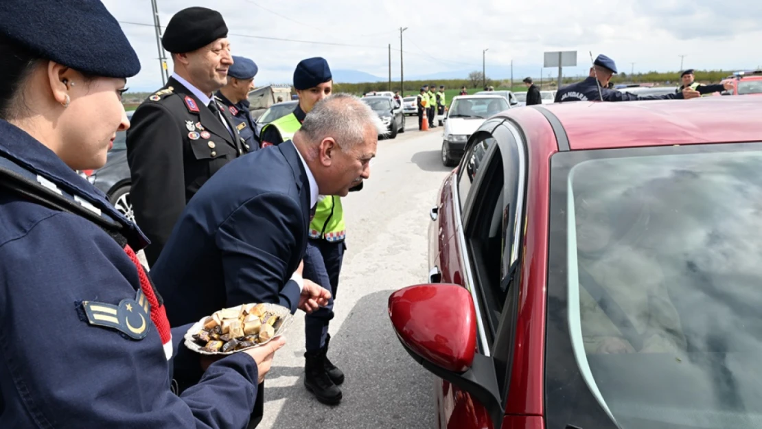 Vali Ersin Yazıcı'dan Trafik Uygulama Noktalarına Bayram Ziyareti