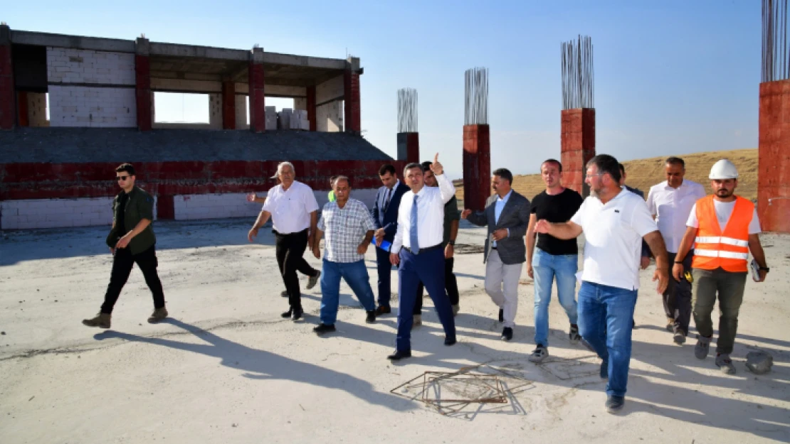 Vali Hulusi Şahin, Yapımı Devam Eden Okul İnşaatlarında ve Melekbaba Gençlik Merkezinde İncelemelerde Bulundu